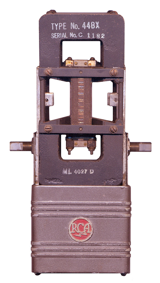 An RCA Type 44-BX sans grilles