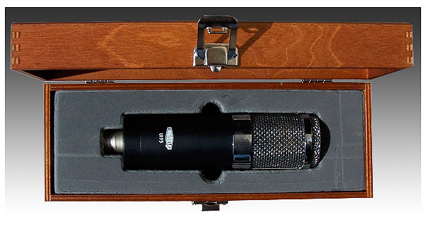 The Soundelux U195 in its case